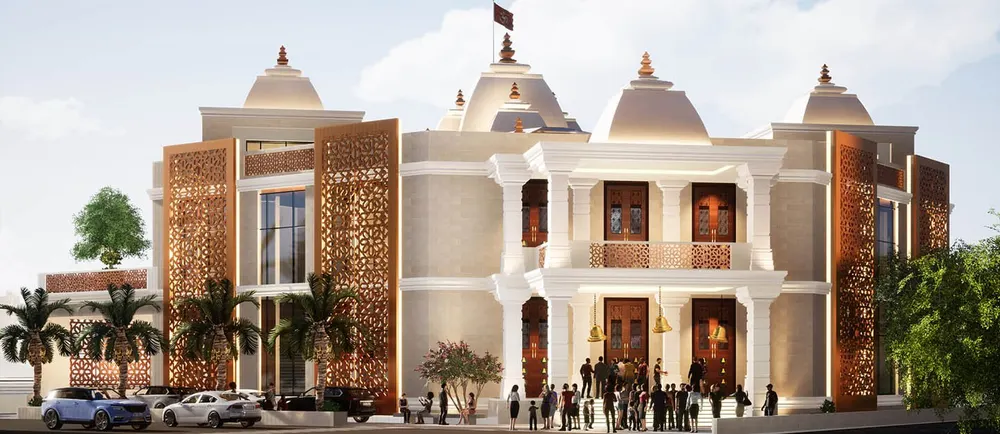 Façade blanche d’un temple avec panneaux ornés et petites coupoles