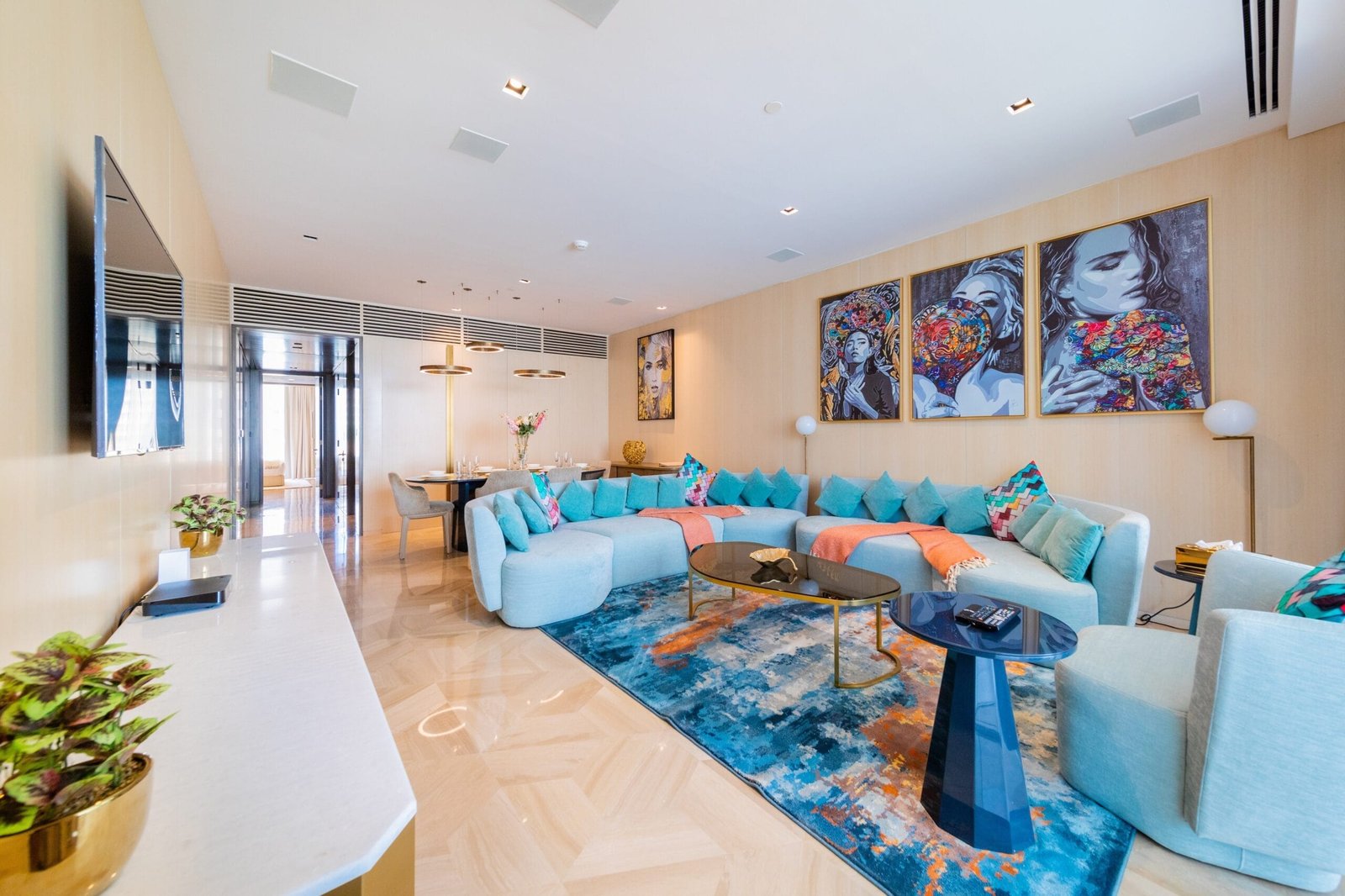 Extravagant Apartment with Marina